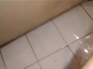 Delhi school girl pussy fingers in toilet